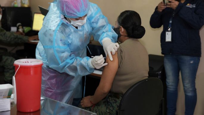 Ecuador aplicará una tercera dosis contra el coronavirus en enero