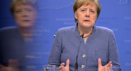 Se lo olvidó: mirá el video viral donde Angela Merkel pasó vergüenza frente a todo el mundo