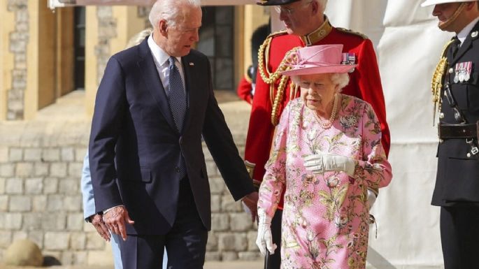 Un té antes de subir al avión: la reunión express entre Isabel II y Joe Biden