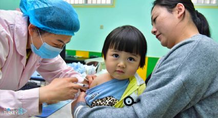 China aprobó la nueva vacuna de SinoVac para usar de emergencia en menores de 18 años