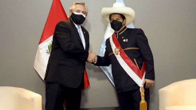 Alberto Fernández viajó a Perú para la asunción de Pedro Castillo