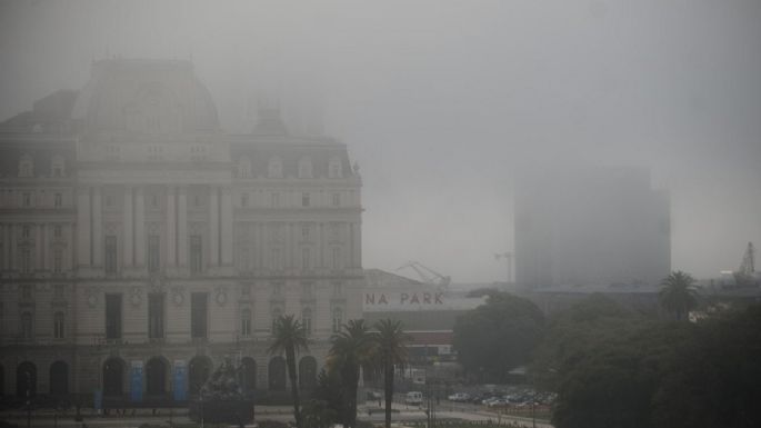 Densa niebla cubre Buenos Aires: por qué está y hasta cuándo