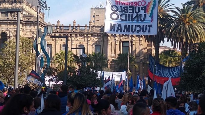 Tucumán: cientos de personas marcharon a Plaza Independencia por "paz, pan, techo, tierra y trabajo"