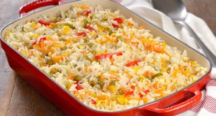 Aprendemos a preparar el más rico arroz primavera: una receta fácil para hacer en pocos minutos