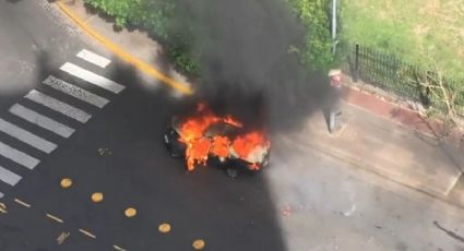 Incendio en Recoleta: un automóvil recorrió varios metros y chocó contra otros autos