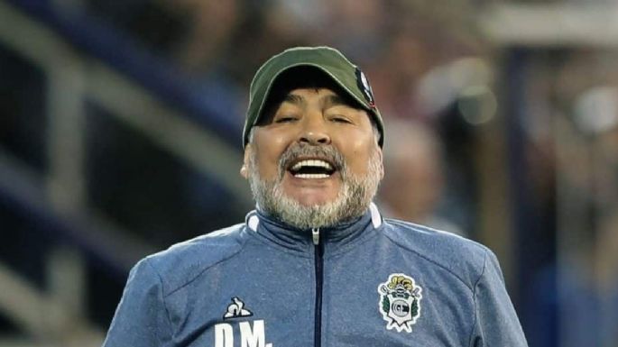 La foto de Maradona en la General Paz recibiendo a los jugadores