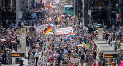 Fuertes manifestaciones contra el confinamiento en Alemania y Reino Unido