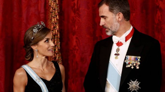 La corona española vuelve a las cenas de gala