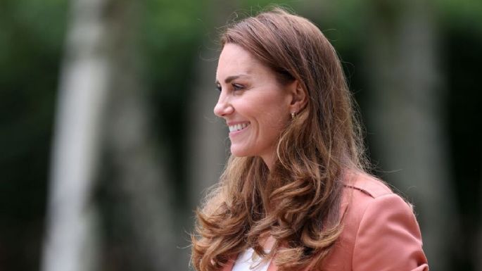 Blazer, jeans y zapatillas: el look "todoterreno" de Kate Middleton