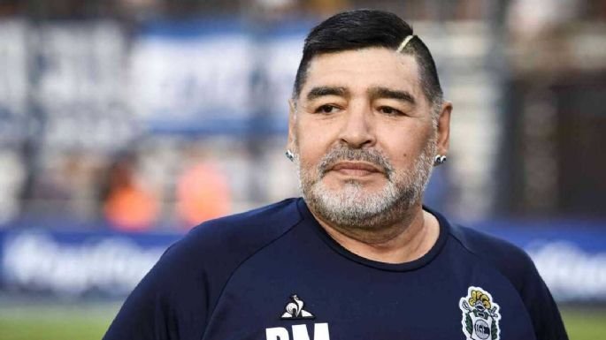 Diego Armando Maradona: su extraño saludo a su adversario