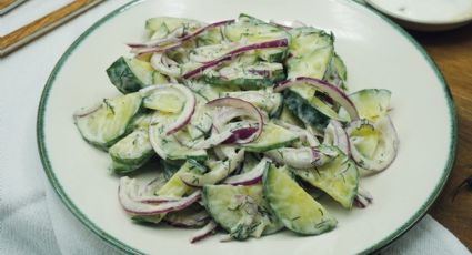 Receta para una ensalada de pepino fresca y con pocos ingredientes: los beneficios de consumirla