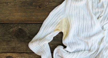 Quitar manchas de sudor de la ropa: el tip para el hogar que te va a salvar