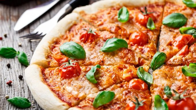 Sorprende a tus invitados con una pizza casera con masa rápida en solo 30 minutos