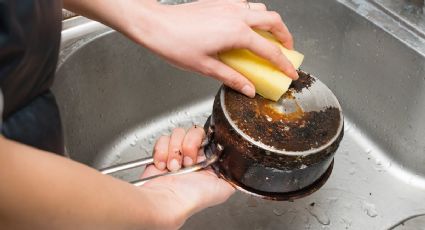 Cómo limpiar las ollas con manchas de aceite con un solo producto sin gastar plata en 10 minutos