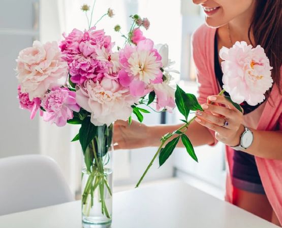 Cómo usar vinagre para salvar las flores marchitas de tus plantas