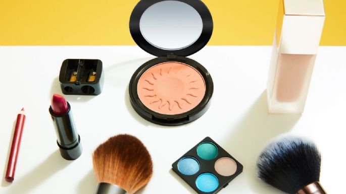 Elimina las manchas de maquillaje: consejos y trucos para limpiarlas
