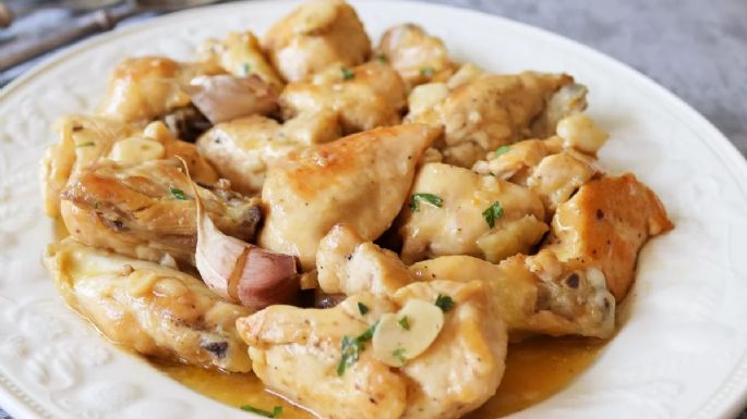 Aprende a preparar un exquisito pollo al ajillo: una receta simple y económica